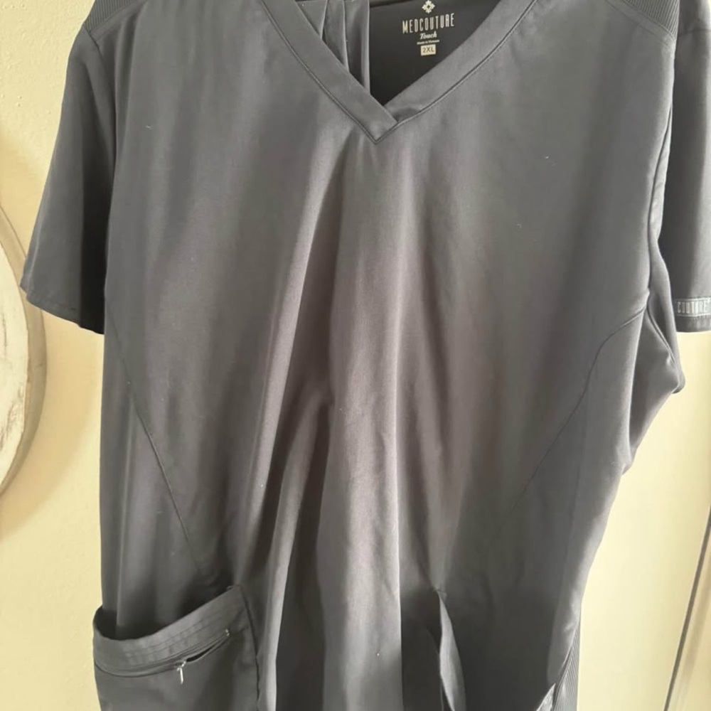 Med Couture women’s Gray scrub set